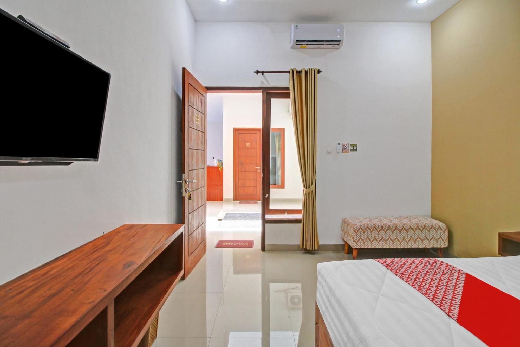 Oyo 90820 Madania Guesthouse Syariah Mataram Exteriör bild