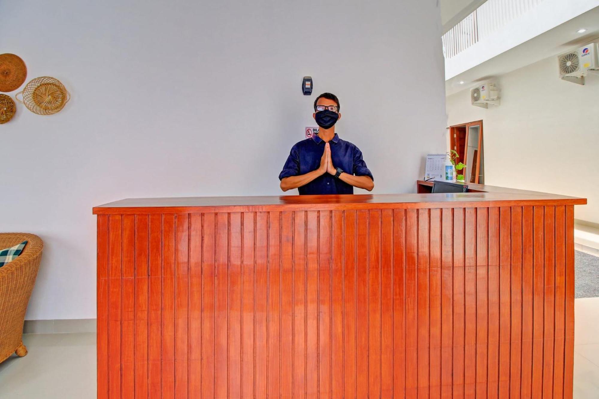 Oyo 90820 Madania Guesthouse Syariah Mataram Exteriör bild