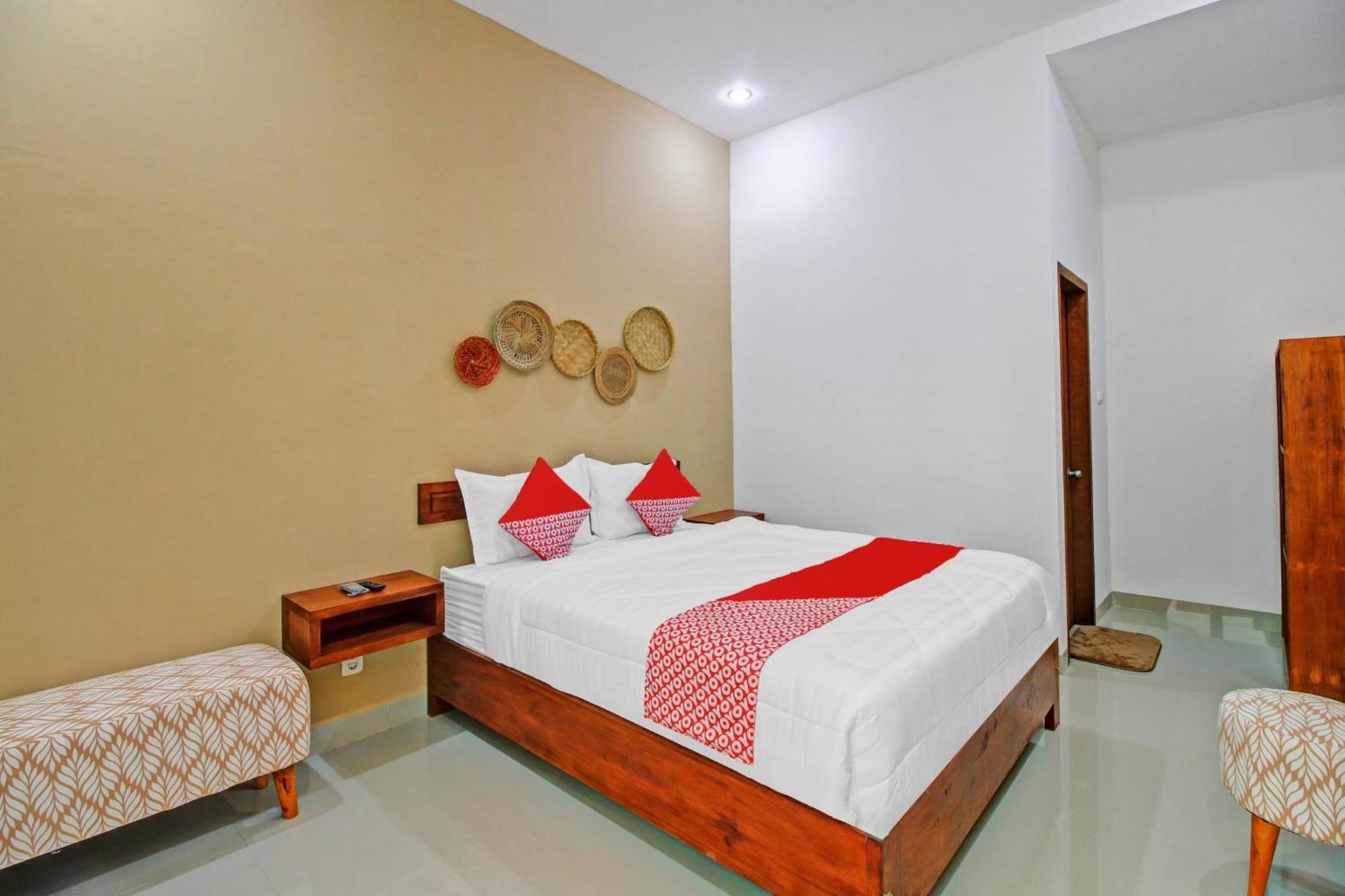 Oyo 90820 Madania Guesthouse Syariah Mataram Exteriör bild
