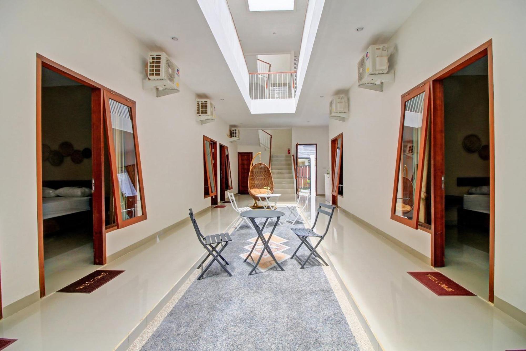 Oyo 90820 Madania Guesthouse Syariah Mataram Exteriör bild