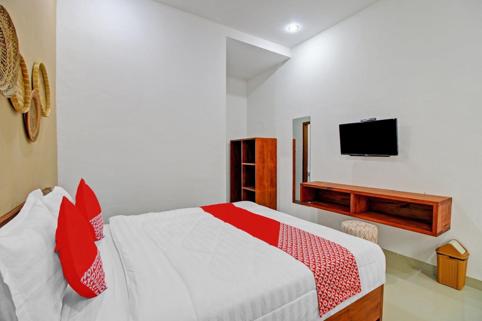 Oyo 90820 Madania Guesthouse Syariah Mataram Exteriör bild